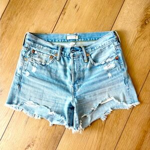 American Eagle Classic Cut Off Shorts in Light Blue Selvedge Wash size 6